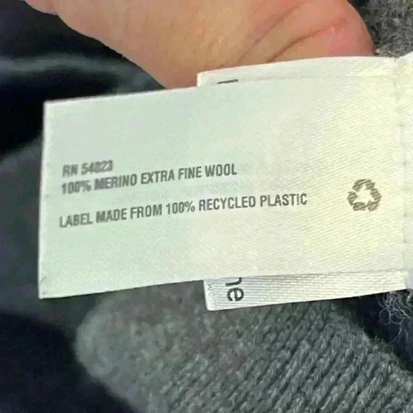 Gap Men's Sweater Grey Striped Size Large 100% Extra Fine Merino Wool - Picture 6 of 12